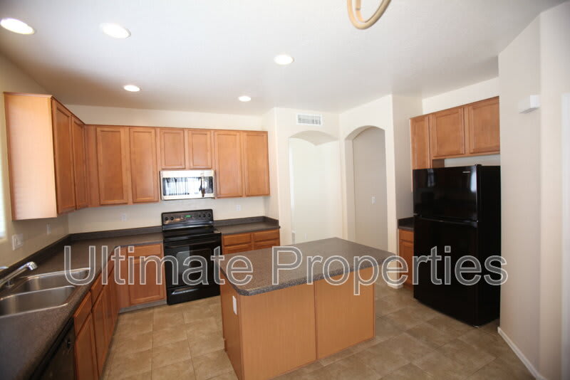 2230 W Oyer Ln – photo 4