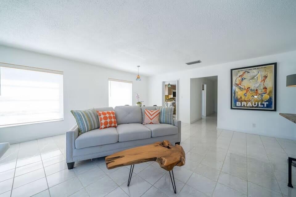 6 Lucerne Avenue – photo 4