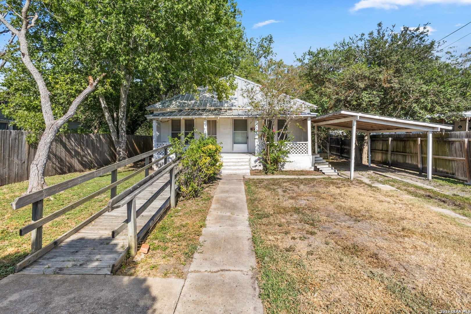 412 S 4TH ST – photo 2
