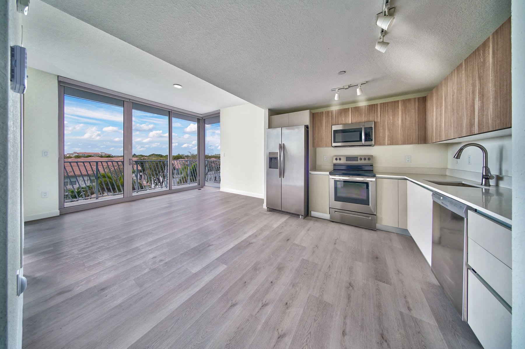 5250 Nw 109Th Ave – photo 3