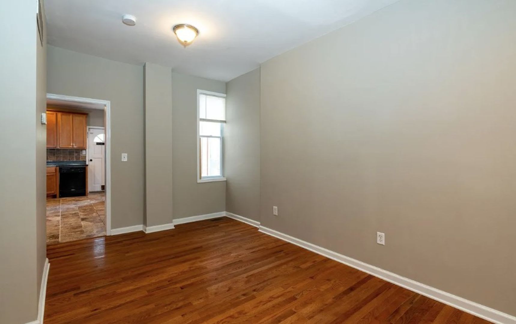 North York Gem 3 Bed 1 5 Bath With Hardwood Floors Central Air – photo 3
