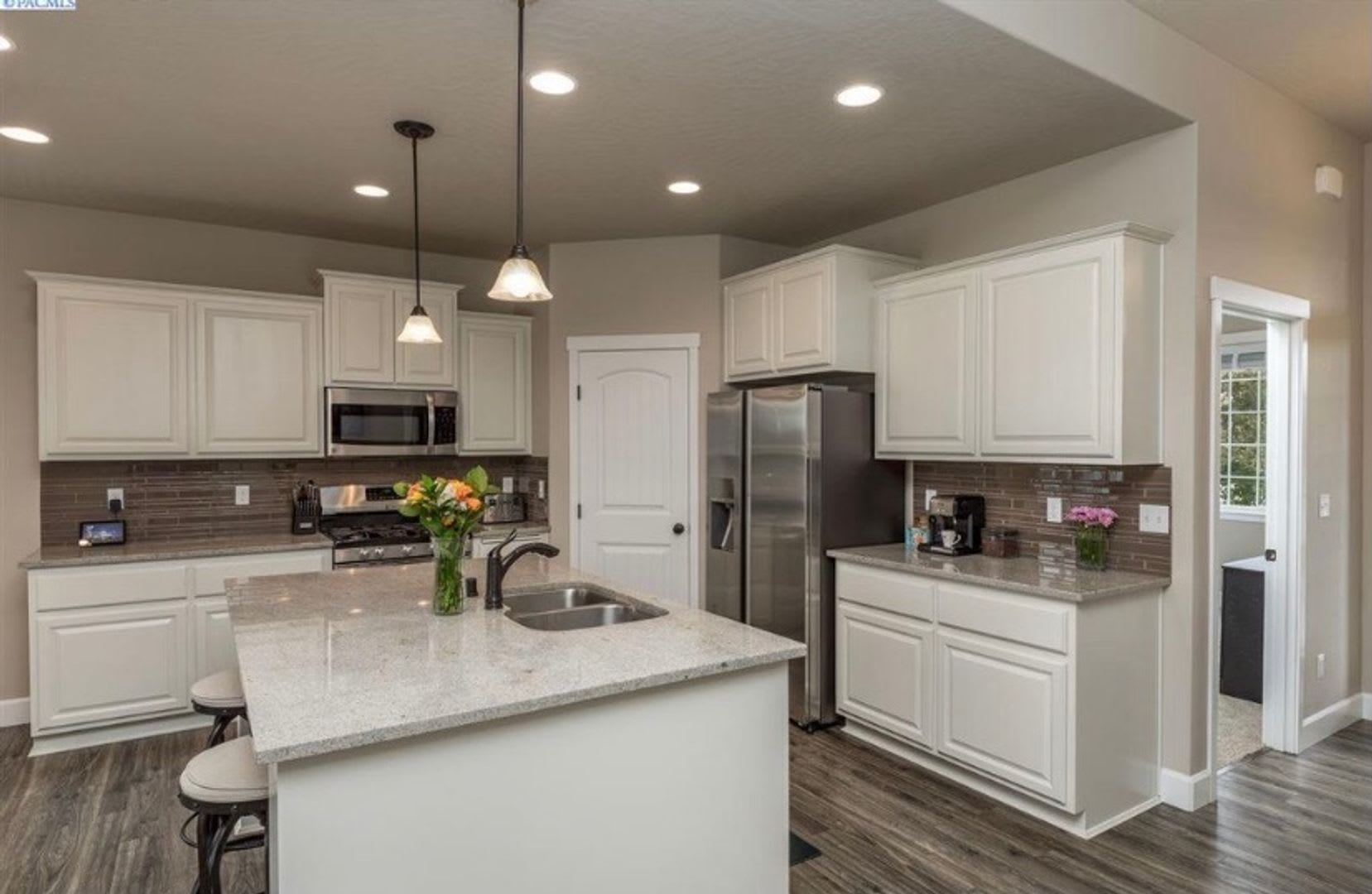 500 Off First Months Rent Beautiful 4 Bedroom Home In South Kennewick S Cherry Creek Neighborhood – photo 2