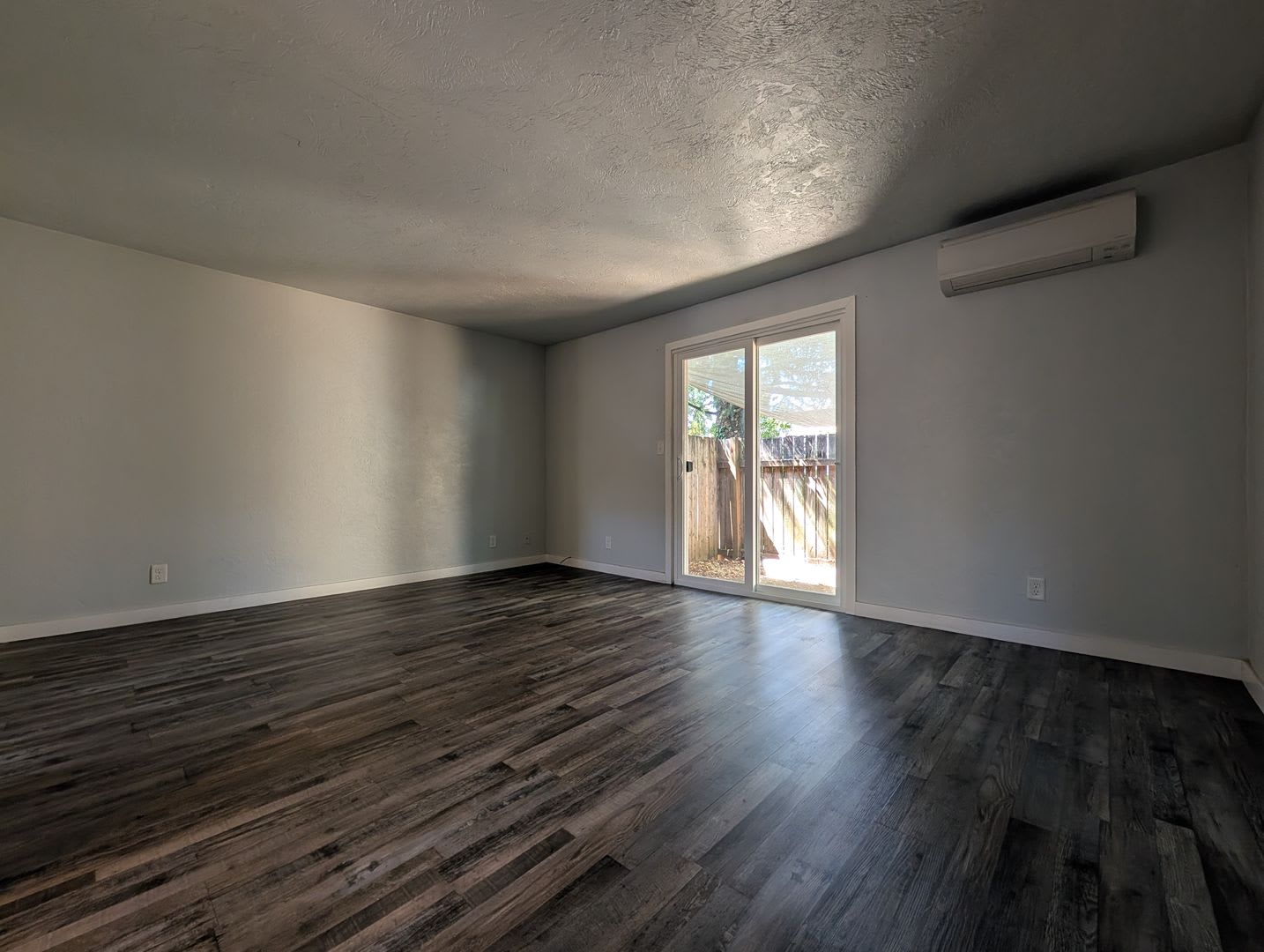 Cute 2Bd 1 5Bth Unit With Private Patio And On Site Laundry – photo 4