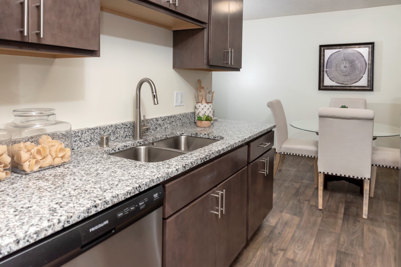 Burnsville Parkway Apartments – photo 3