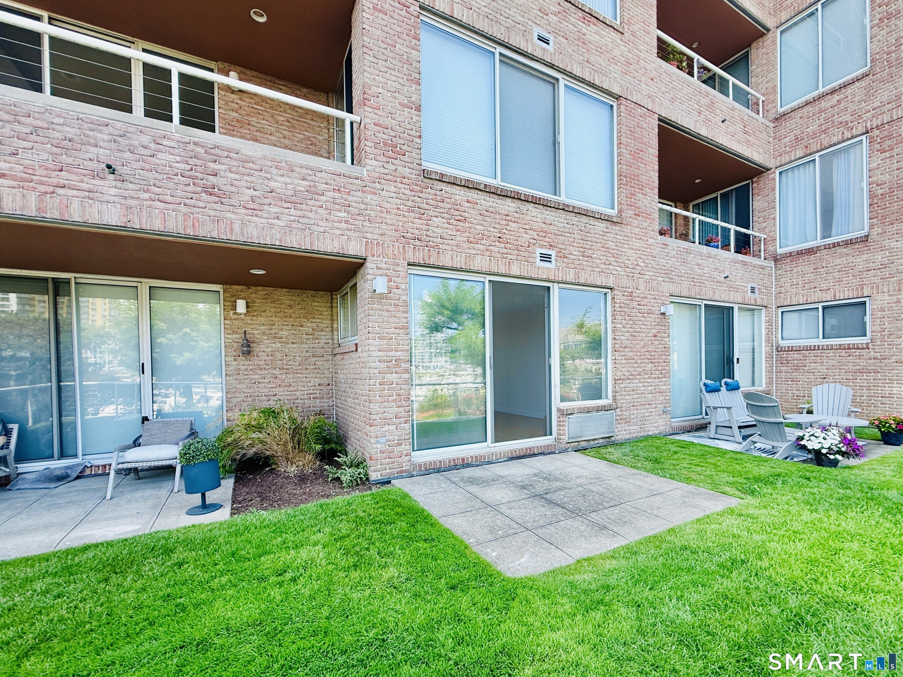 98 Southfield Avenue – photo 2