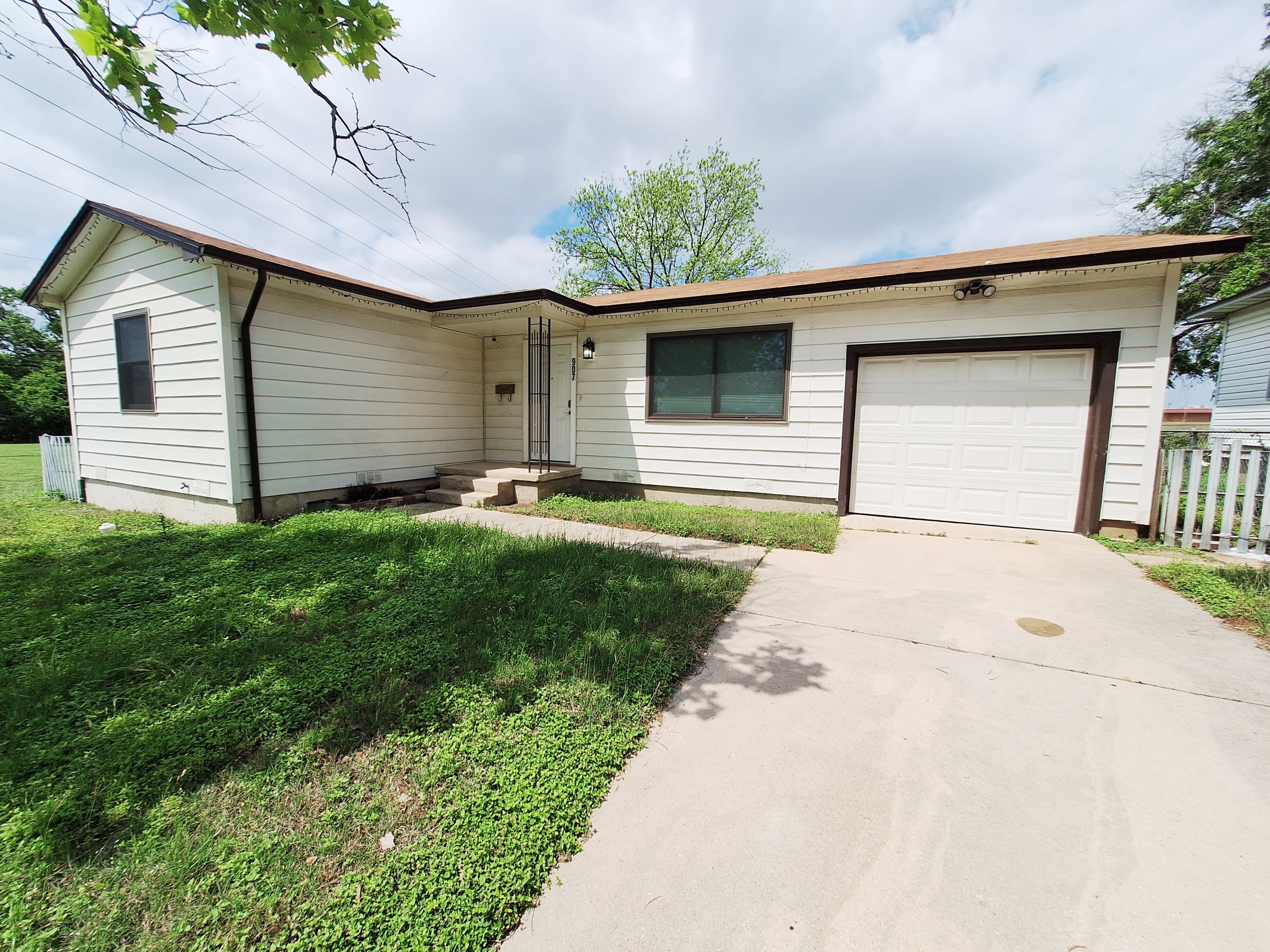907 Jefferis Avenue – photo 1