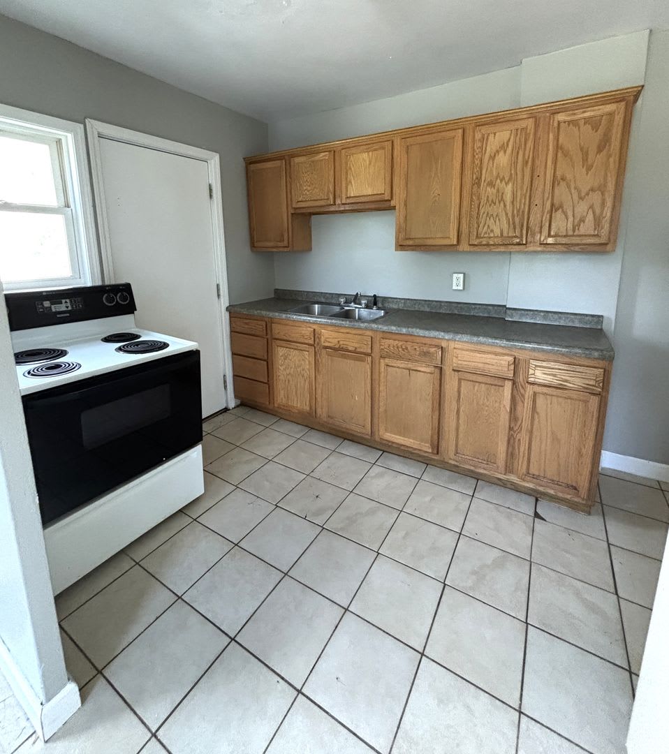 **RENT RECENTLY REDUCED!! ** Spacious 2 bedroom Townhouse for rent!! – photo 4