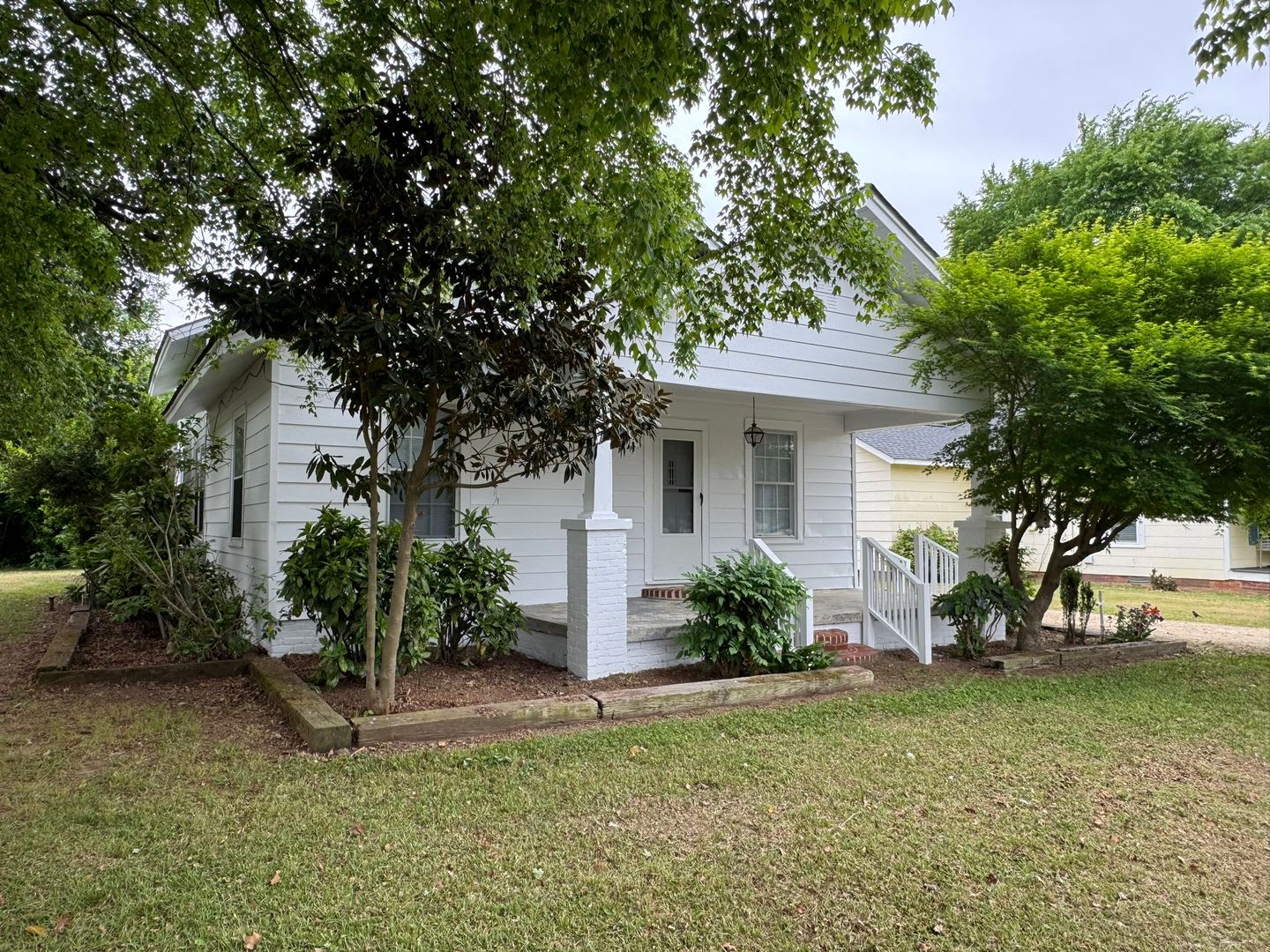 Downtown Living With Spacious Backyard – photo 3