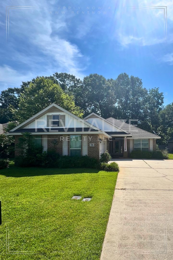 Beautiful Home in Huntington Woods with Sunroom! – photo 1