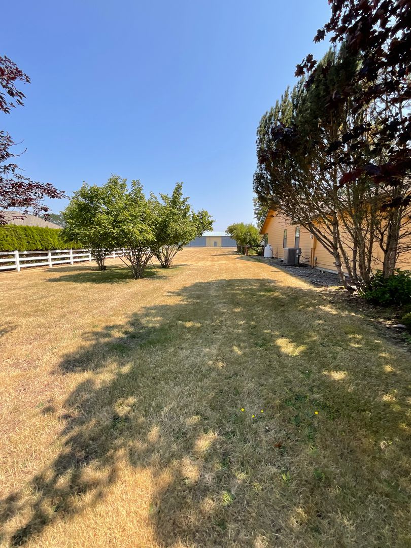 Single Level Living With A One Of A Kind Setting – photo 2