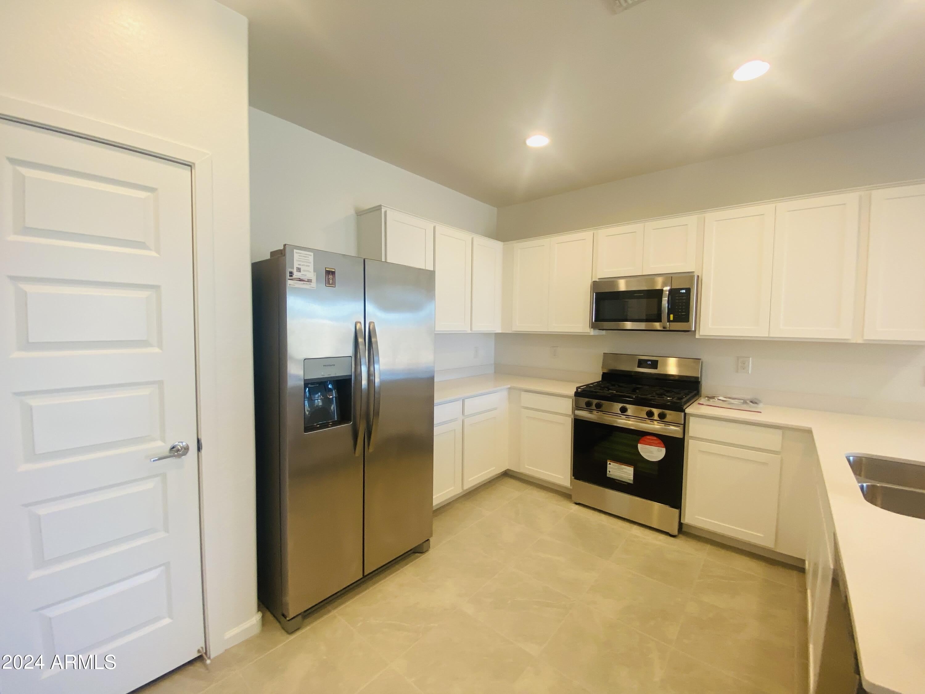5531 S 23RD Drive – photo 2