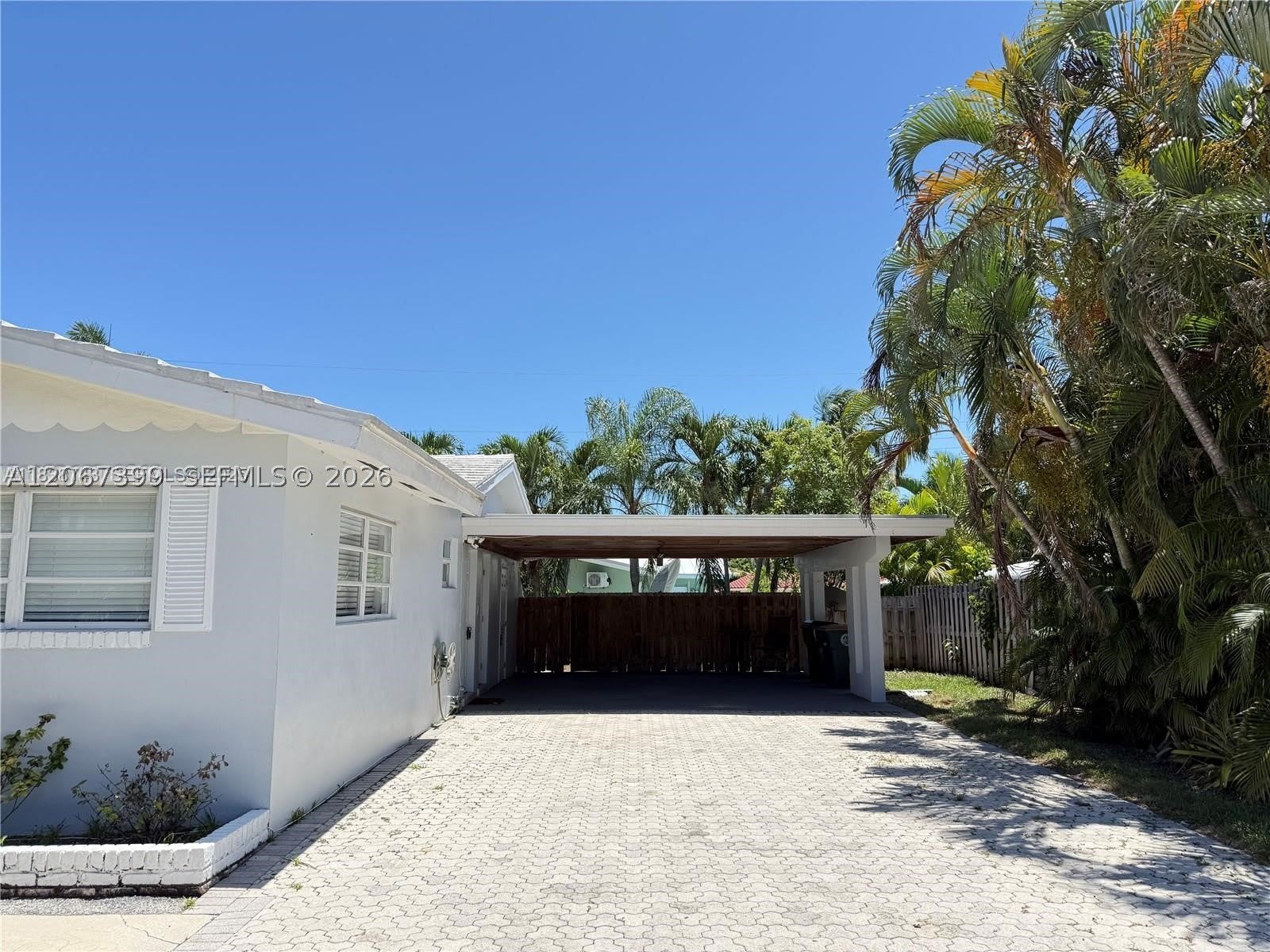 2220 NE 36th St – photo 2