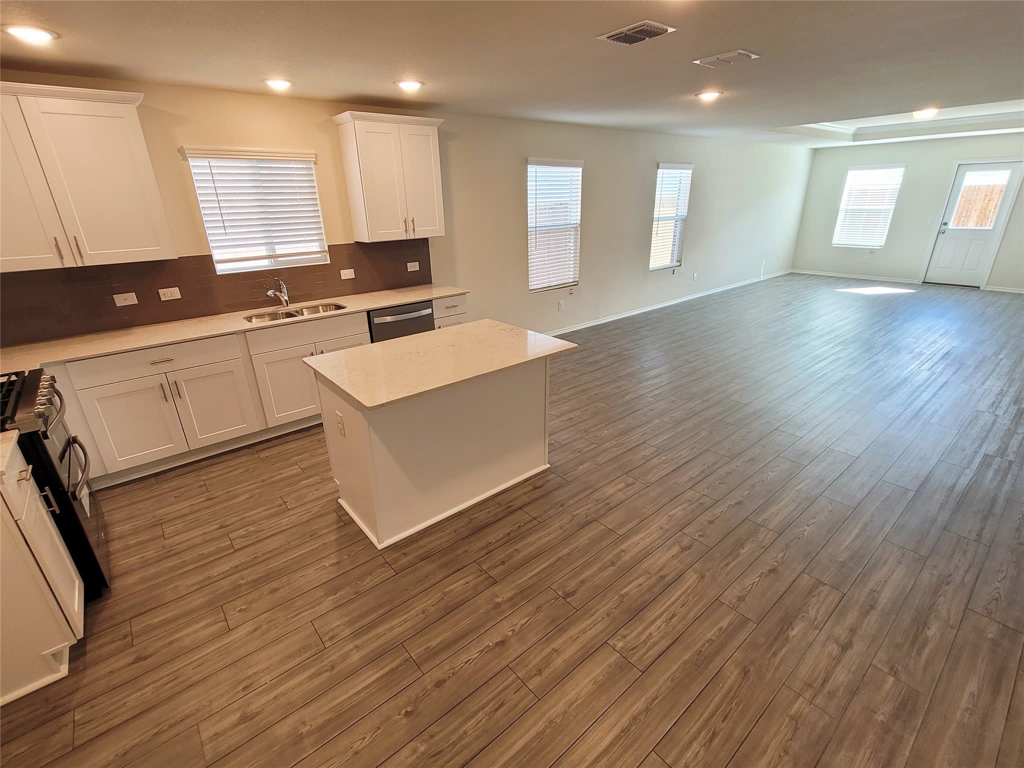 1049 Knightly Lane – photo 5