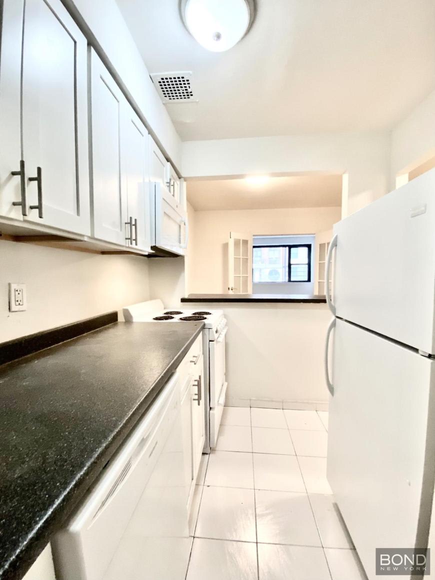 345 East 72nd Street – photo 3