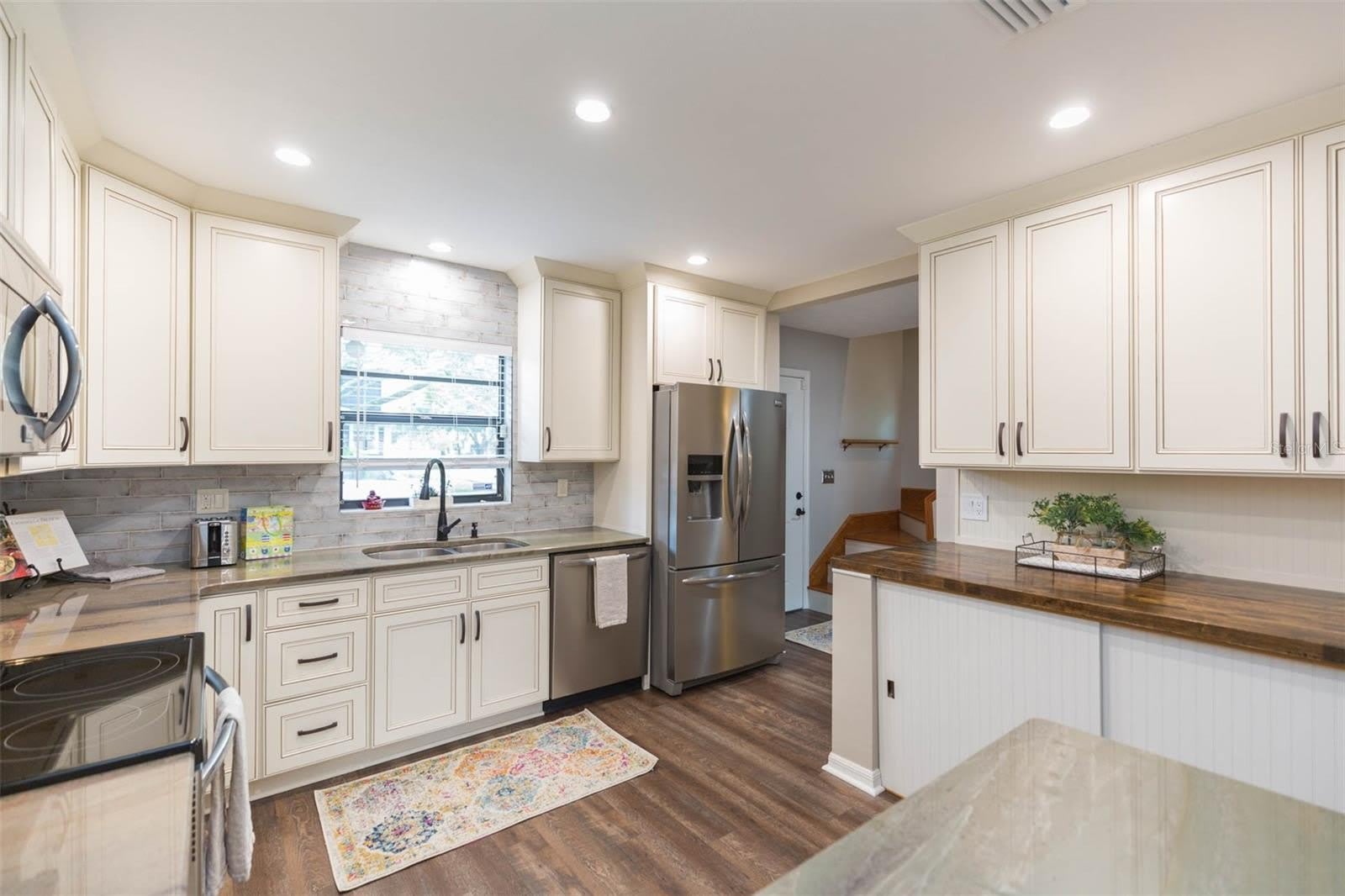 702 W BAY Street – photo 4