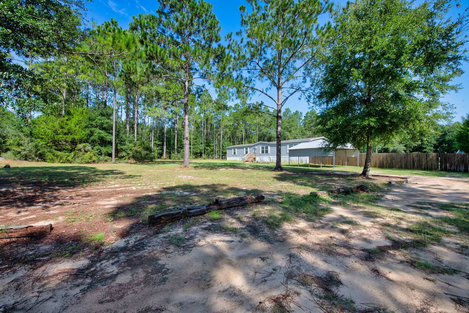 Spacious 5-Bedroom Home with Huge Fenced Yard in Milton! – photo 4