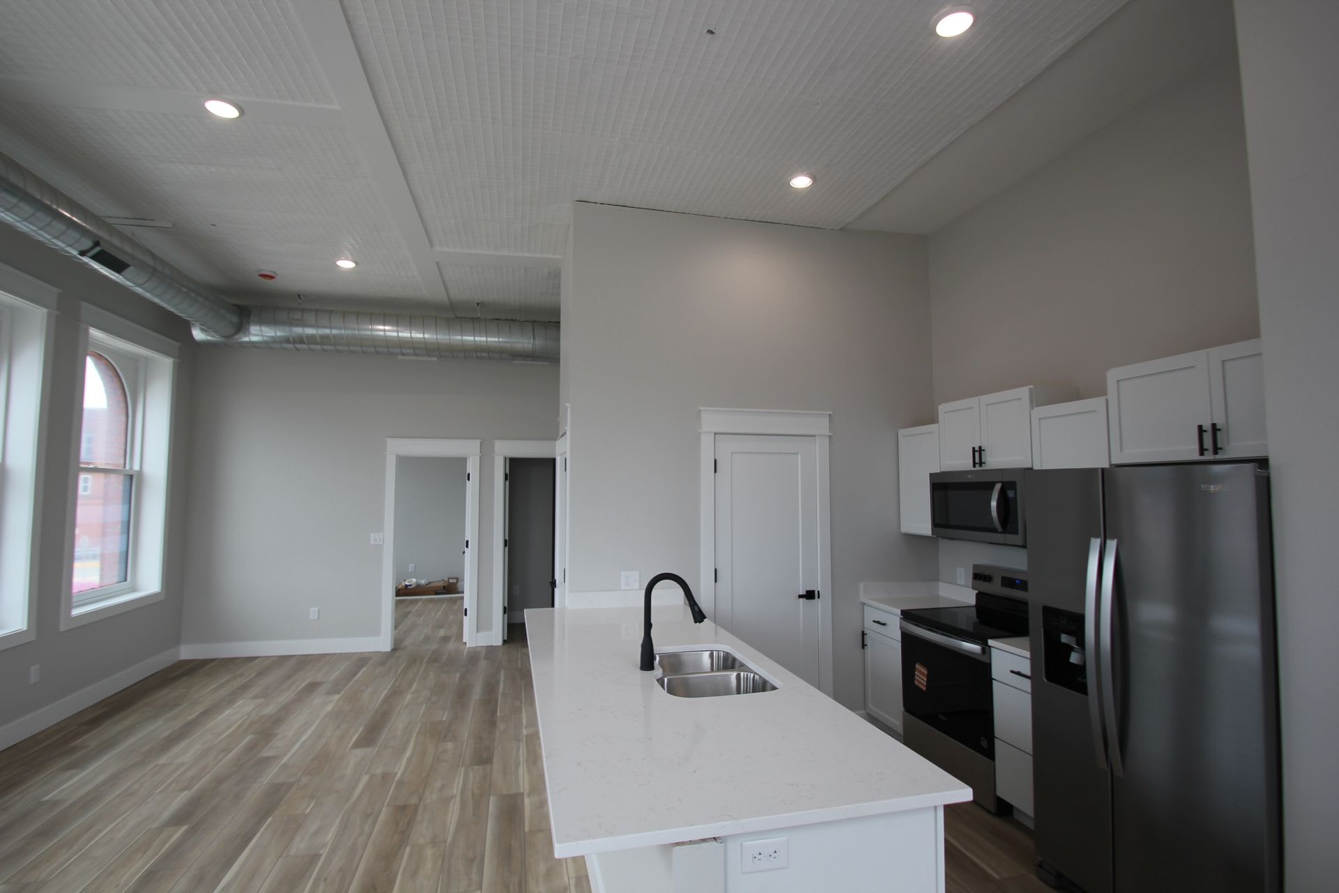 Beautifully Remodeled Apartments – photo 4