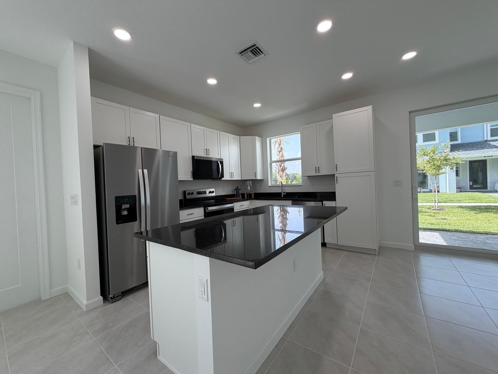 4402 Longwood Lake Square – photo 2