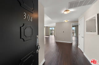 152 South Oakhurst Drive – photo 2