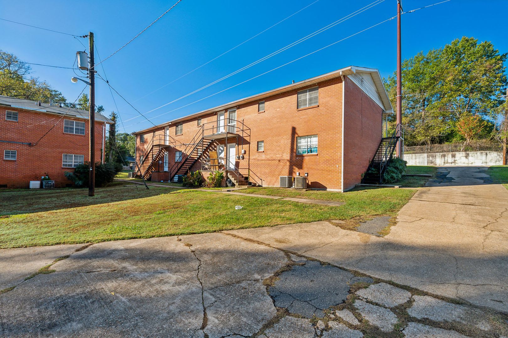 Remodeled 2 Bedroom Apartment – photo 4