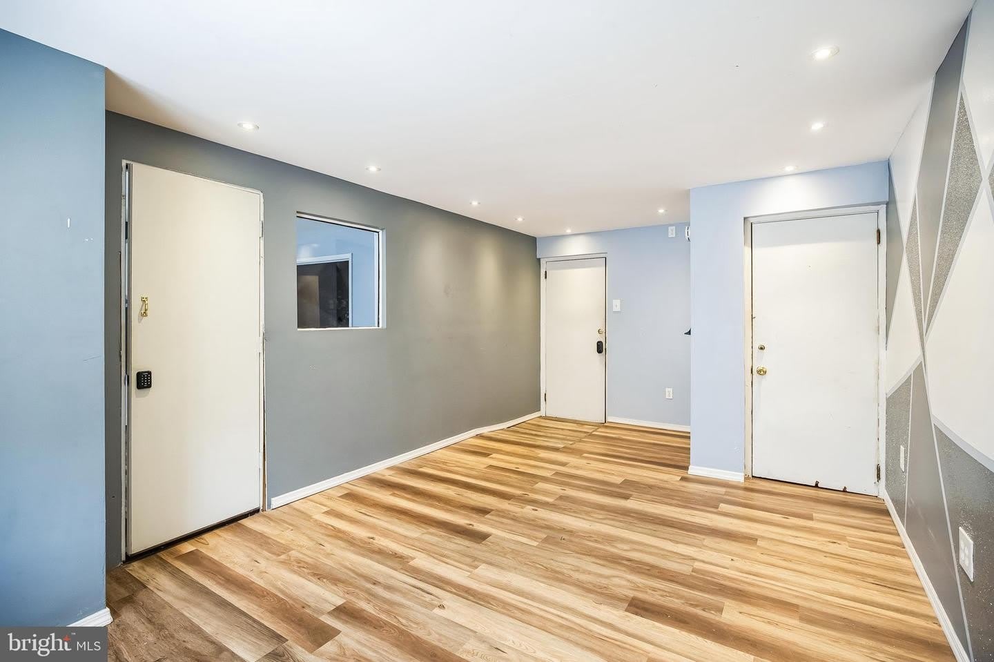 228 LONG LN – photo 5