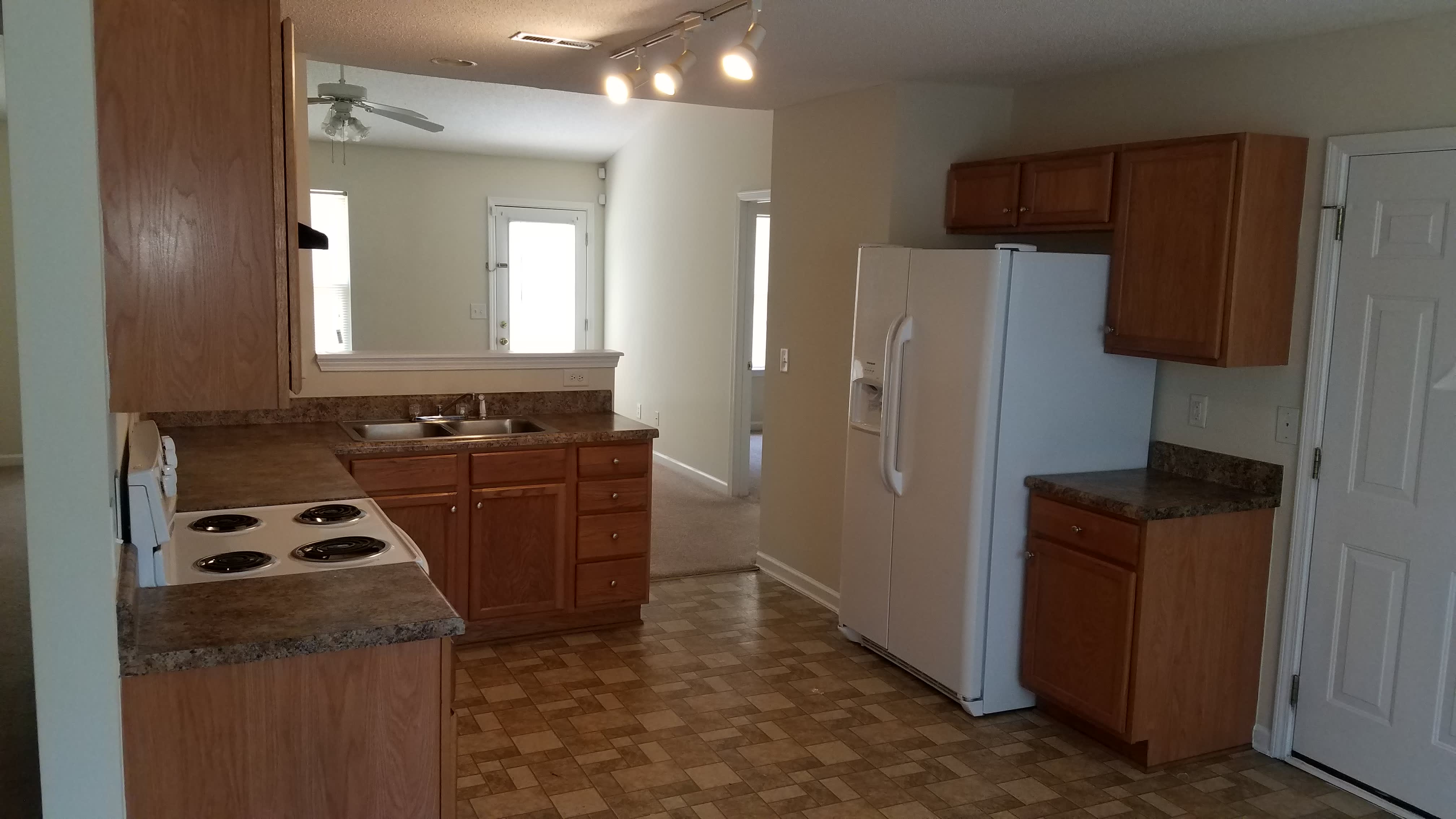 210 Kinnley Ct – photo 3