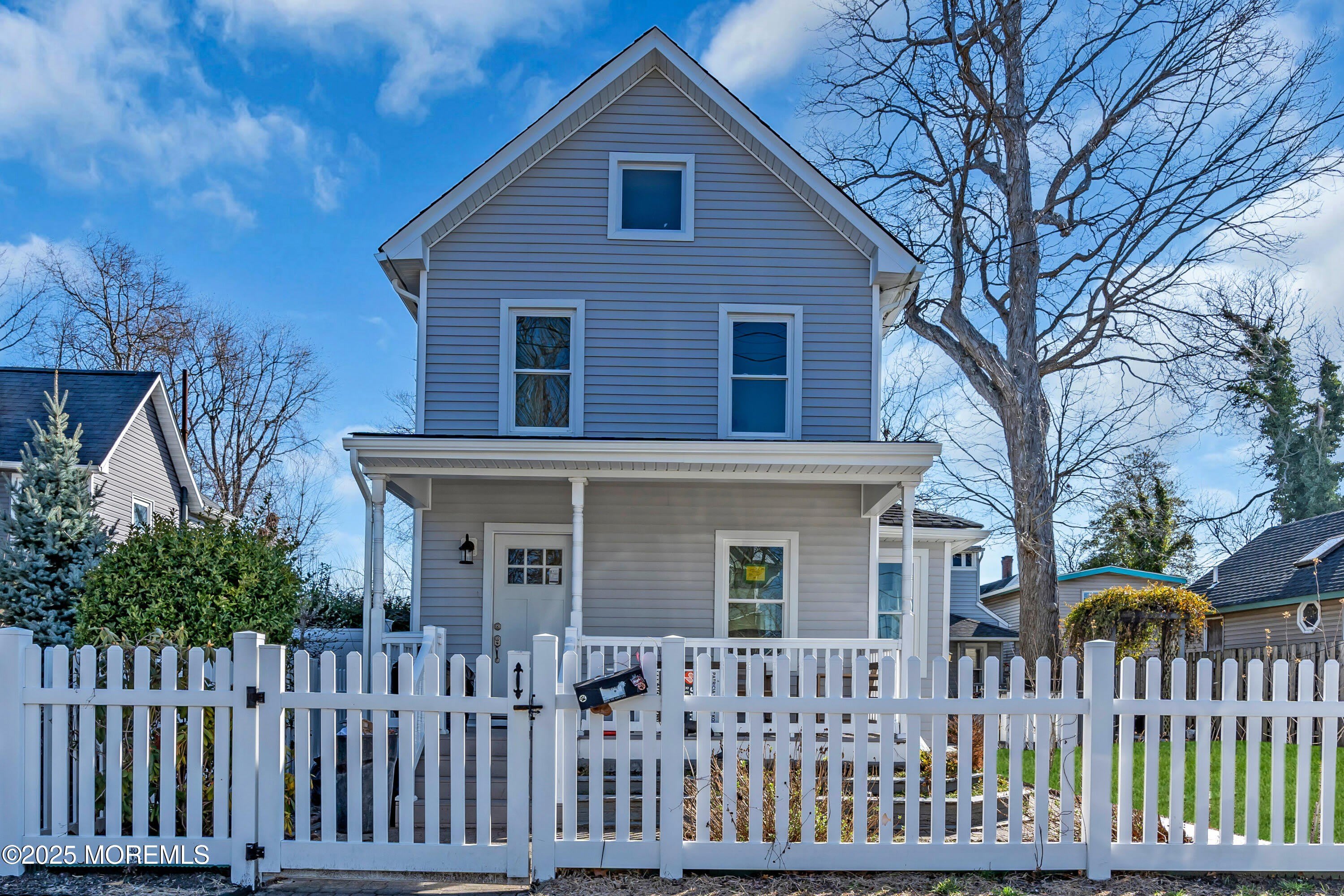 814 Dunlewy Street – photo 2