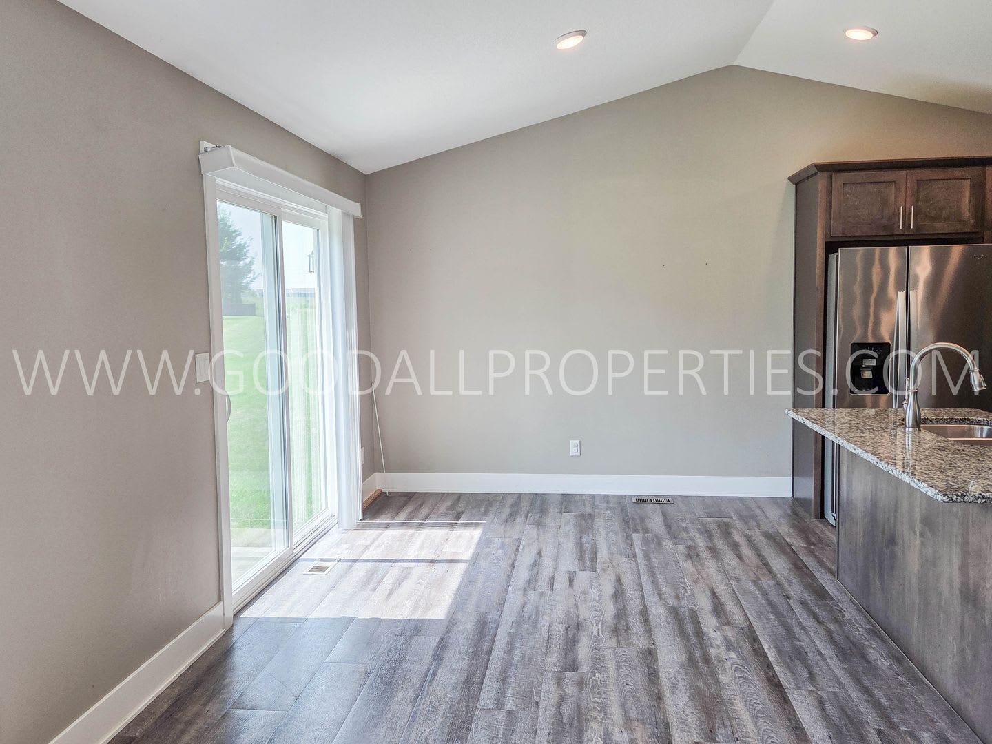 Spacious 4-Bedroom Clive Ranch with Finished Basement & 3-Car Garage – photo 3