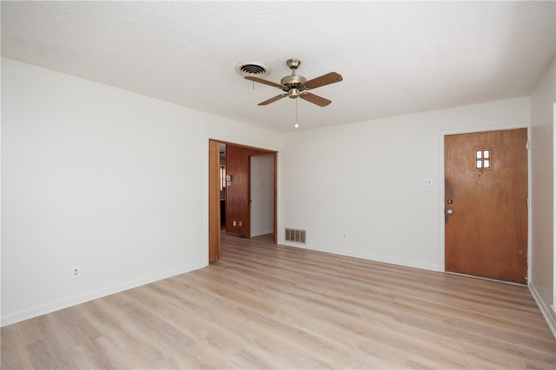 1137 Bradshaw Drive – photo 5