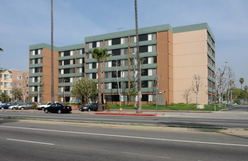 15211 Sherman Way – photo 3