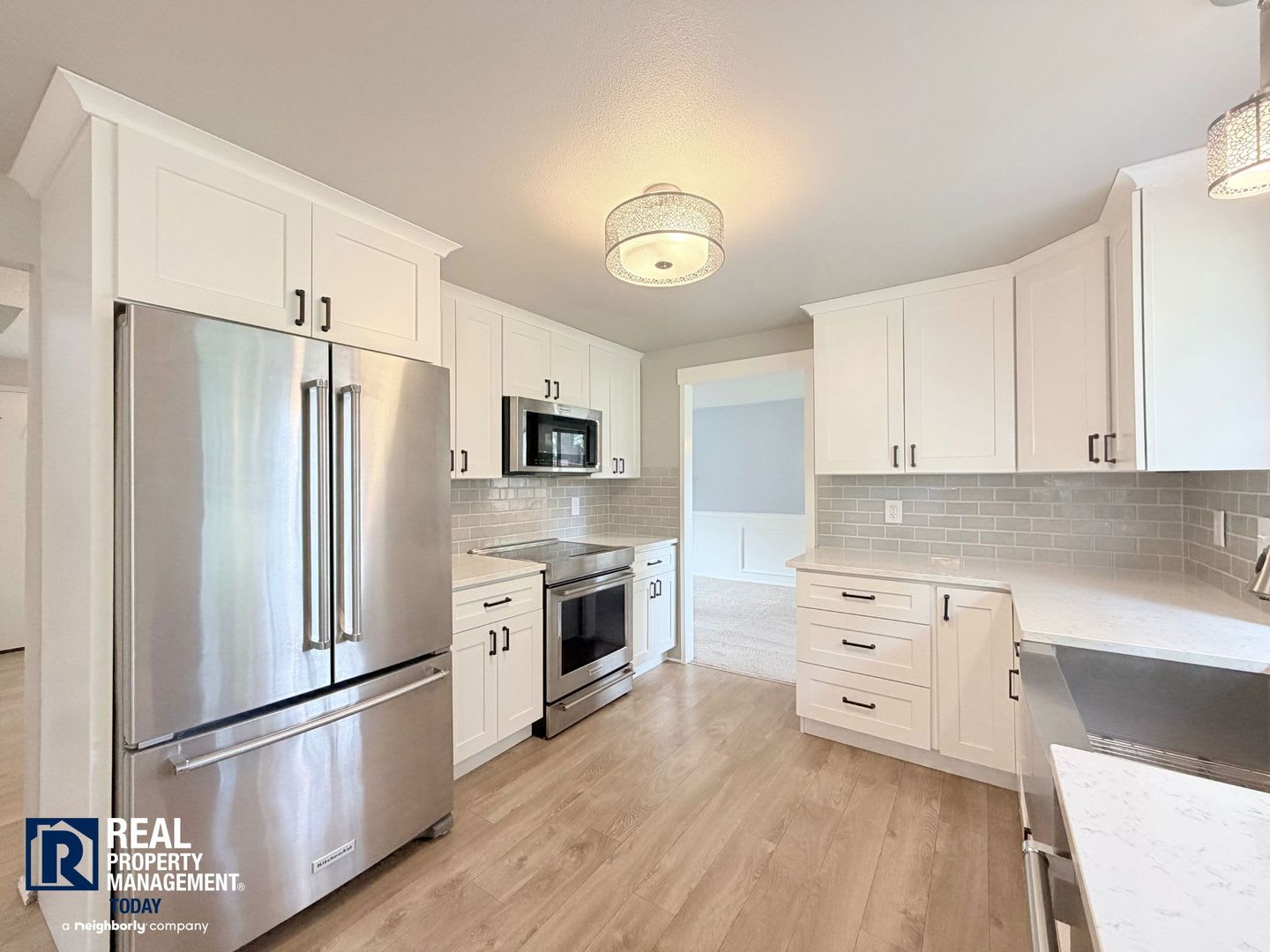 Spacious 3 Bedroom Gem Heights Home Fenced Yard 2 Car Garage Private Community Park – photo 2
