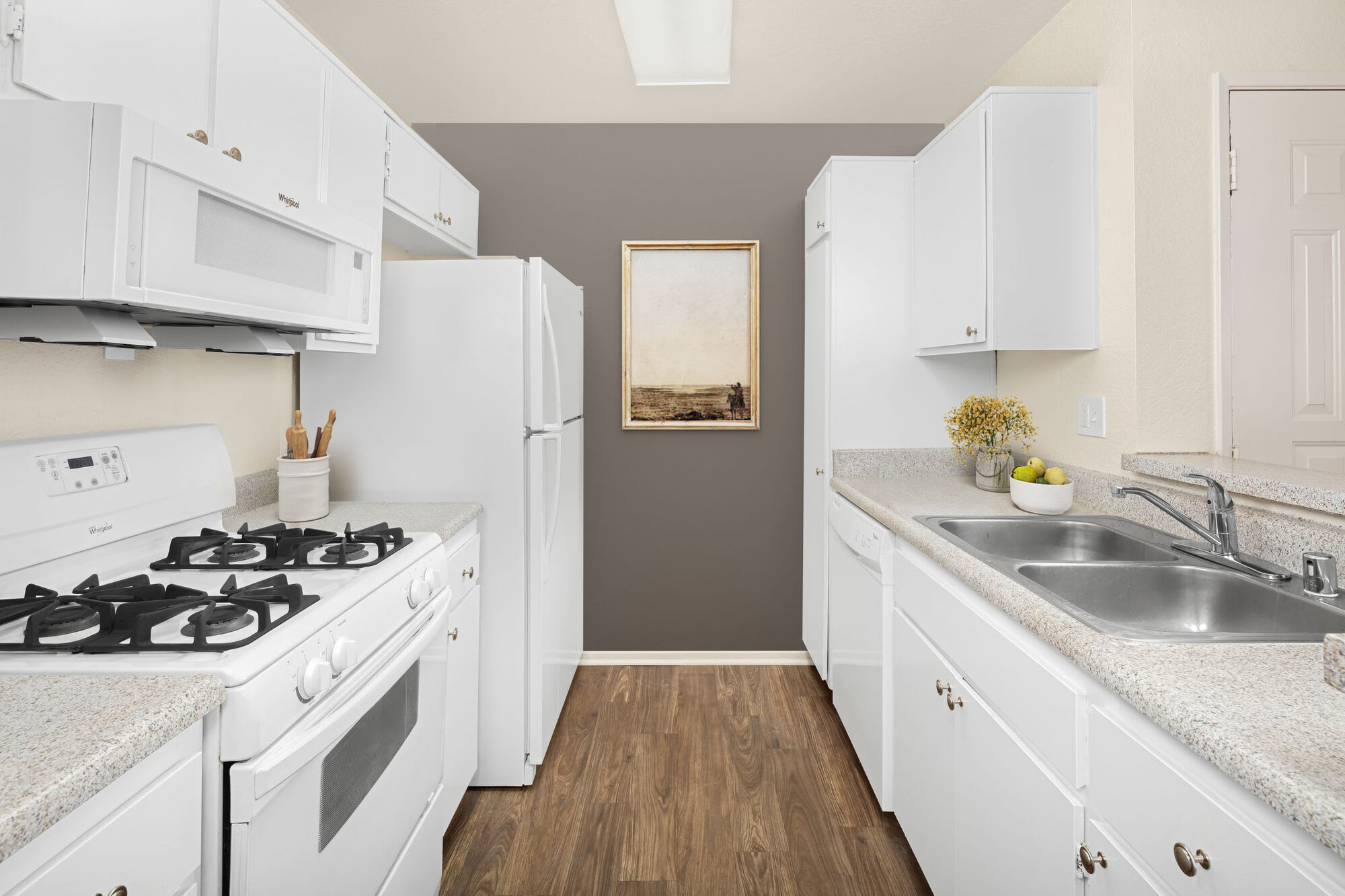Somerset Apts. – photo 2
