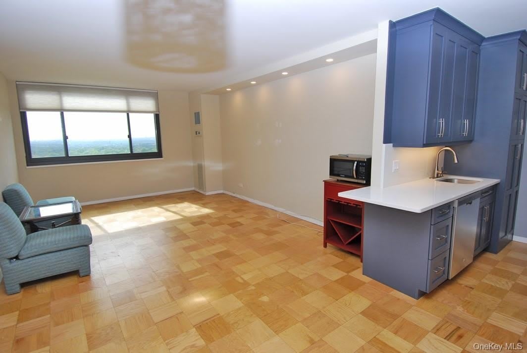 26910 Grand Central Parkway – photo 5
