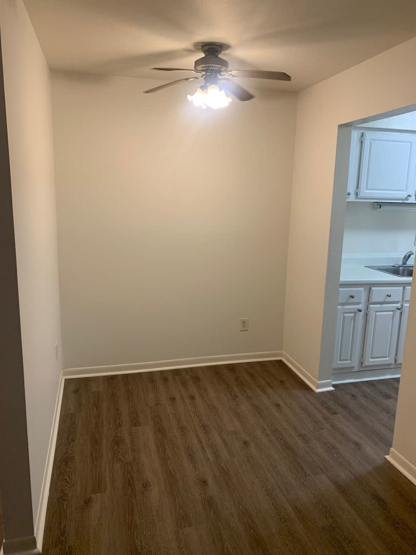 1 Bedroom 1Bath Condo Available with Water **** Great move in Special*** – photo 4