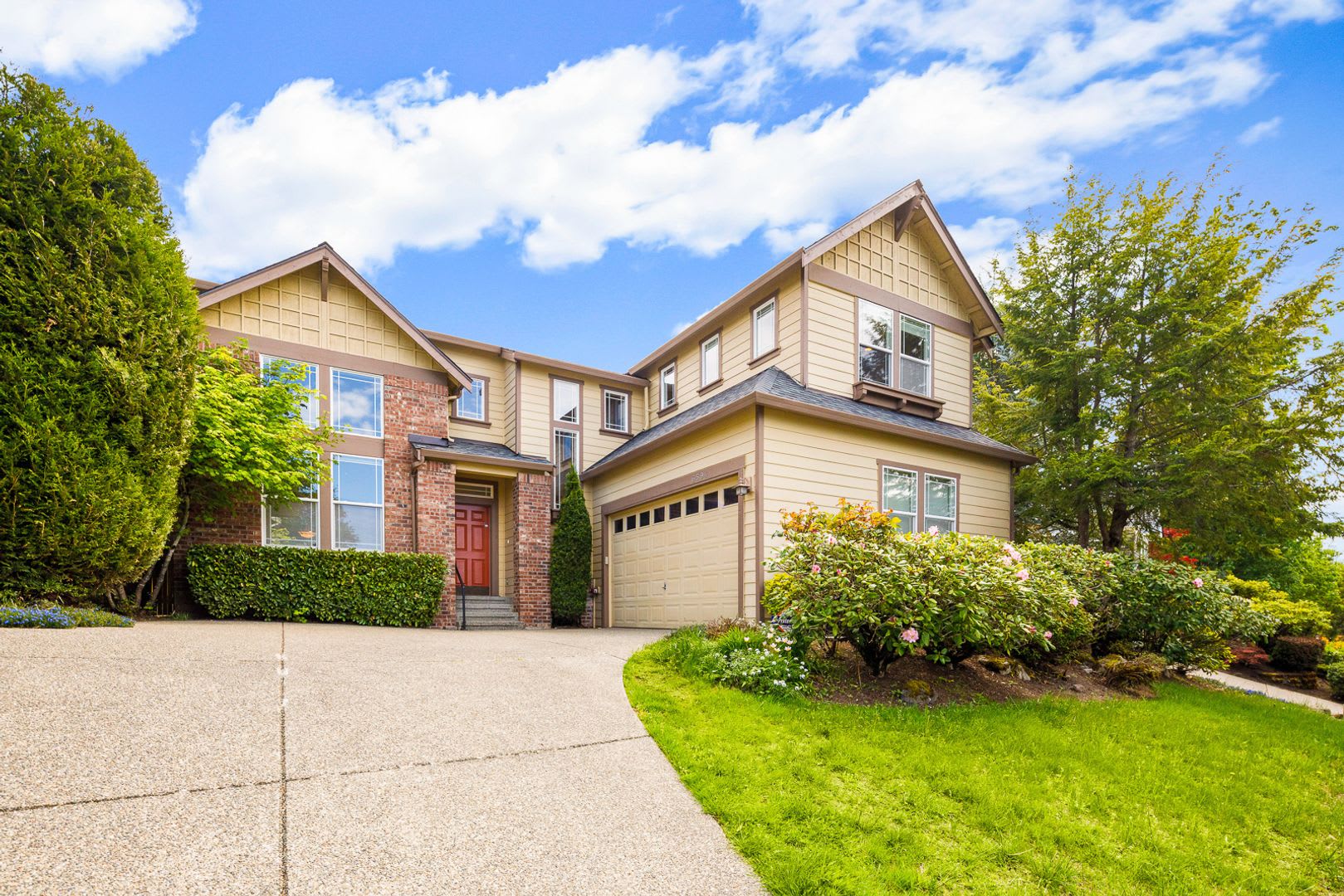 Bright & Spacious 4 Bedroom Lakemont Home – photo 2