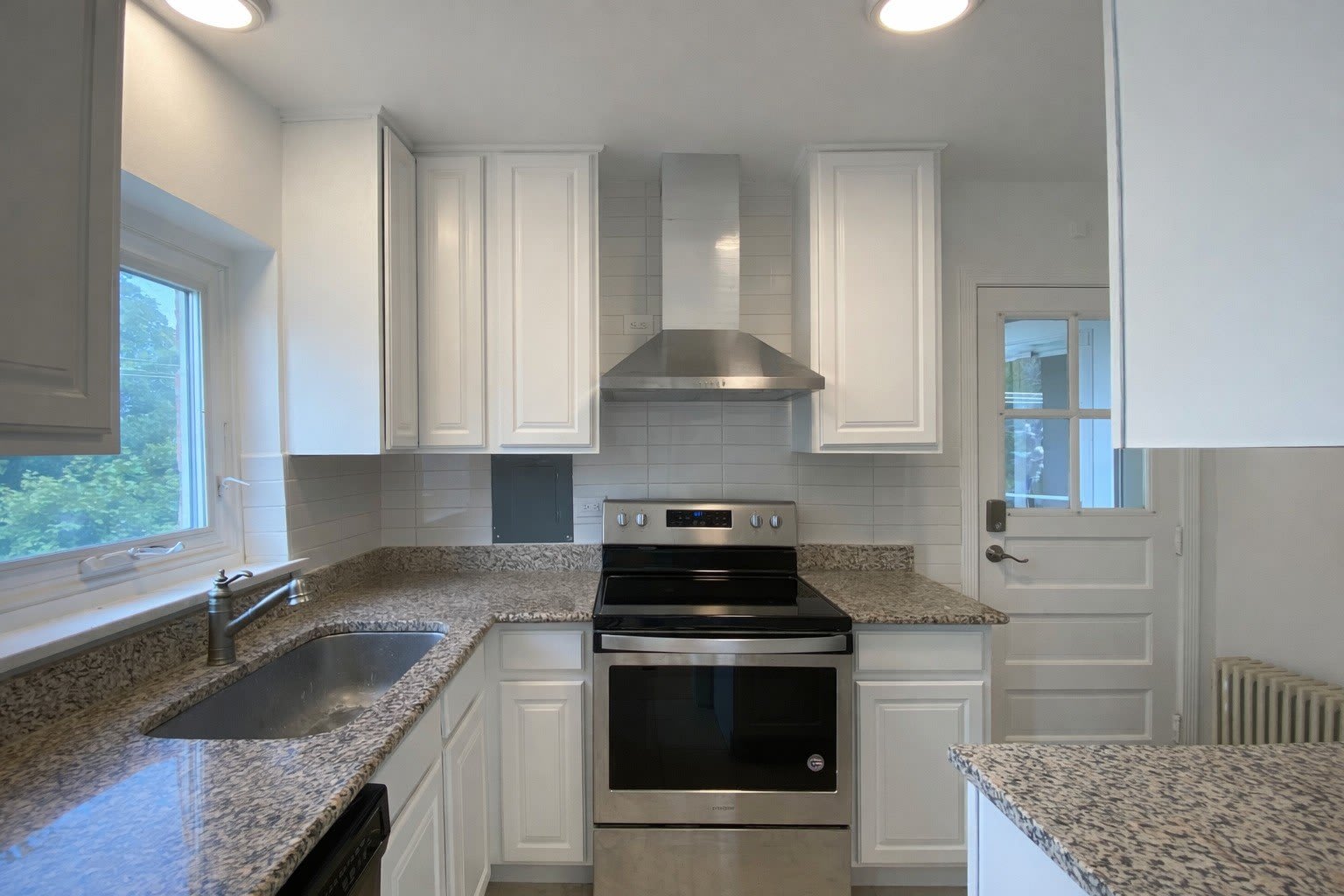 2608 Bennett Avenue – photo 2
