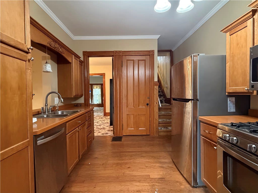 301 W Clinton Street – photo 2