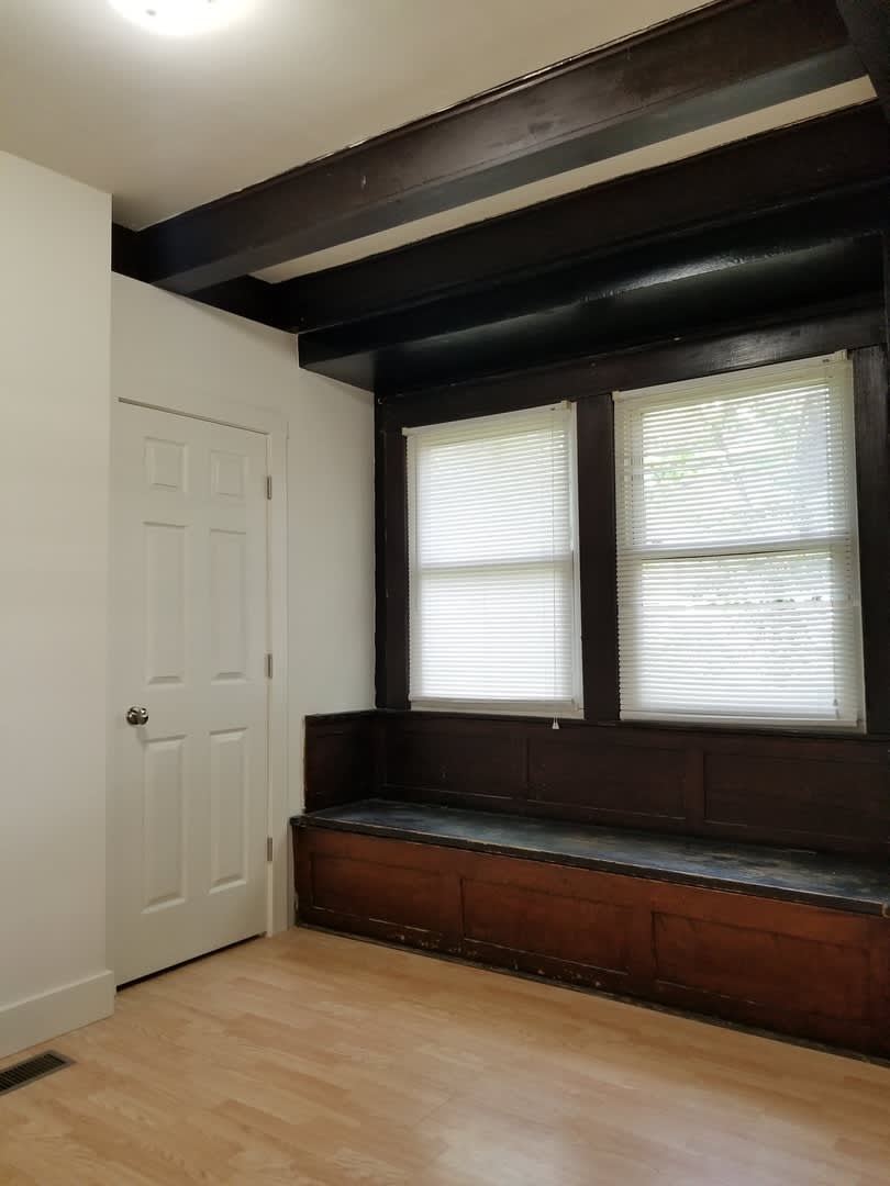 August 2027 5 Bed 3 Bath House Downtown – photo 3