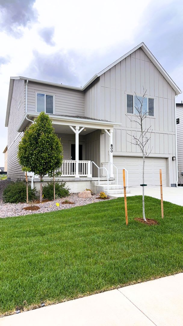 Beautiful Model Home in New Johnstown Neighborhood! – photo 2