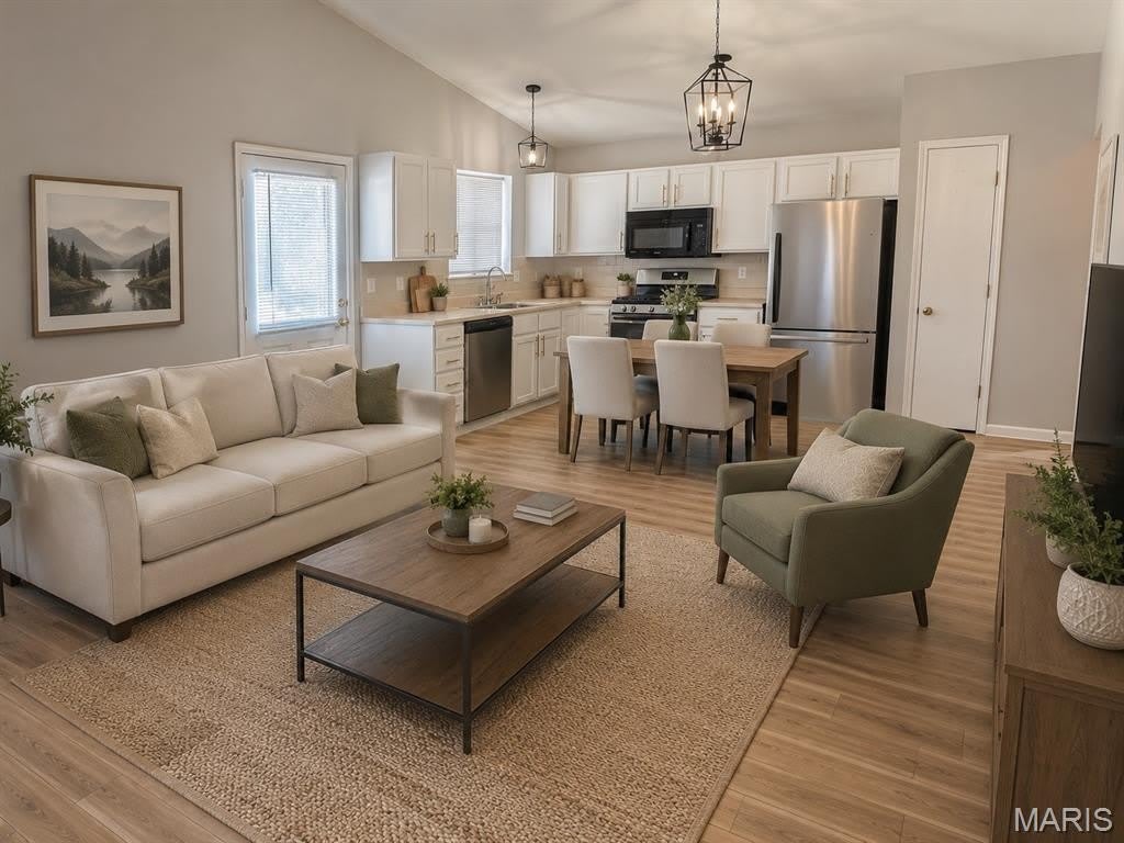1461 Surrey Lane – photo 4