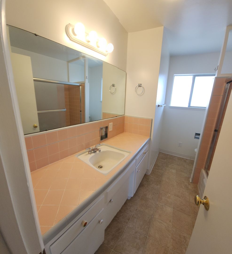 Classic Mb Beach Home 2 Bed 1 Bath Home With A View Of The Water And The Rock – photo 5