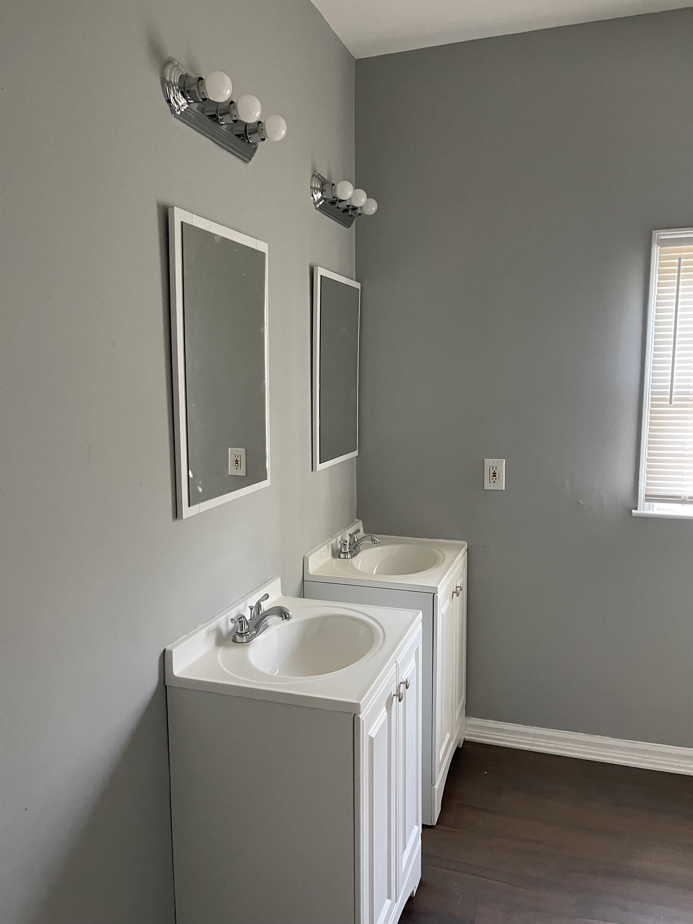2162 Montrose Ave SE – photo 5