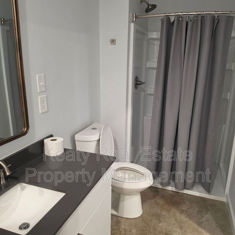 136 E Cypress St – photo 5