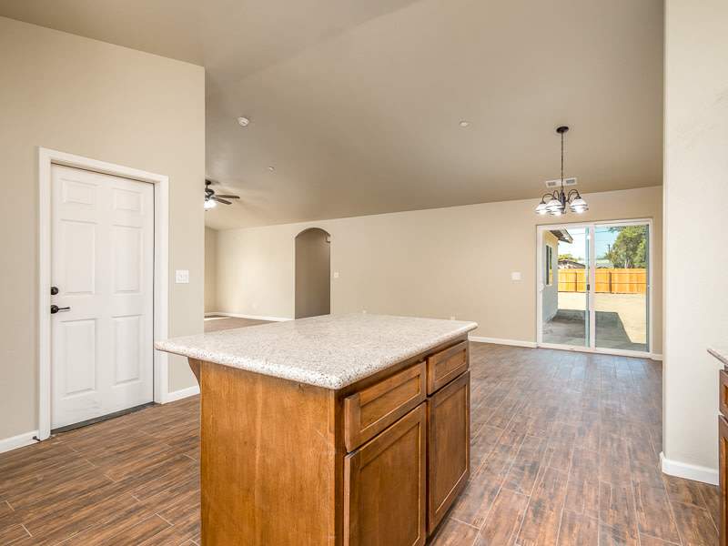 1010 West Goshen Avenue – photo 5