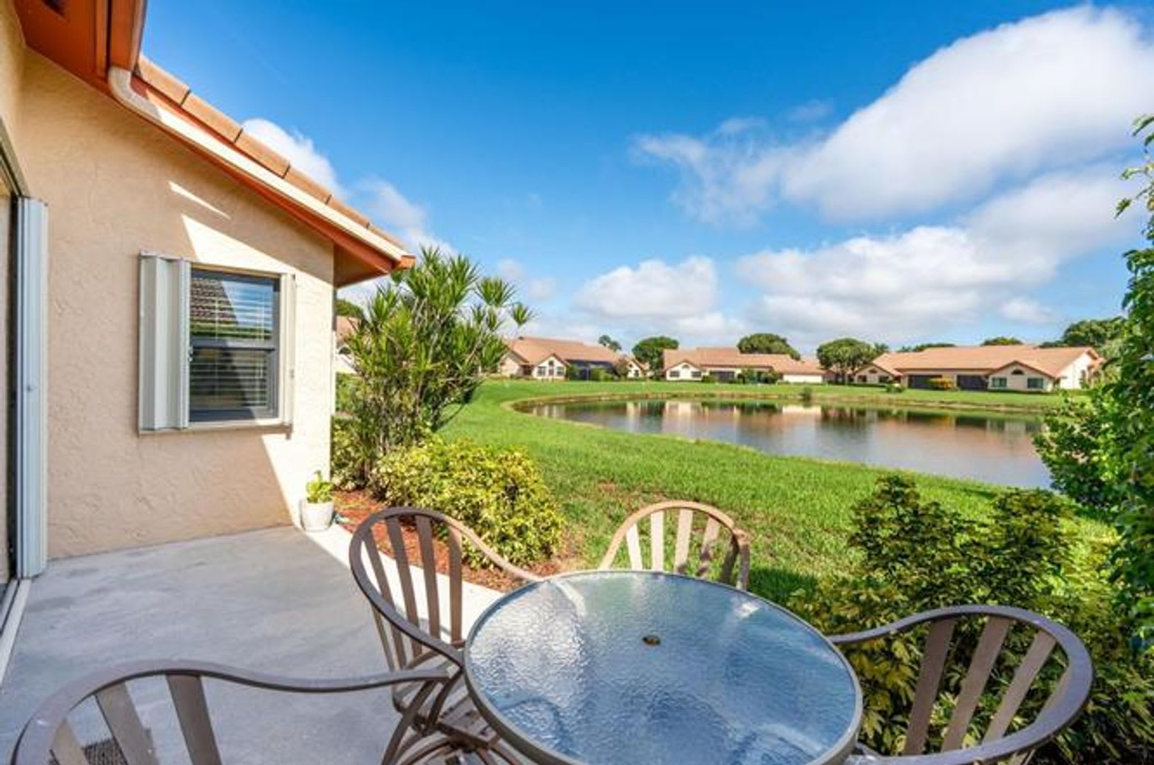 3 bedroom Villa in Boynton Beach with gorgeous Lake View! – photo 5