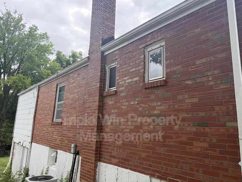8126 Albin Ave – photo 3