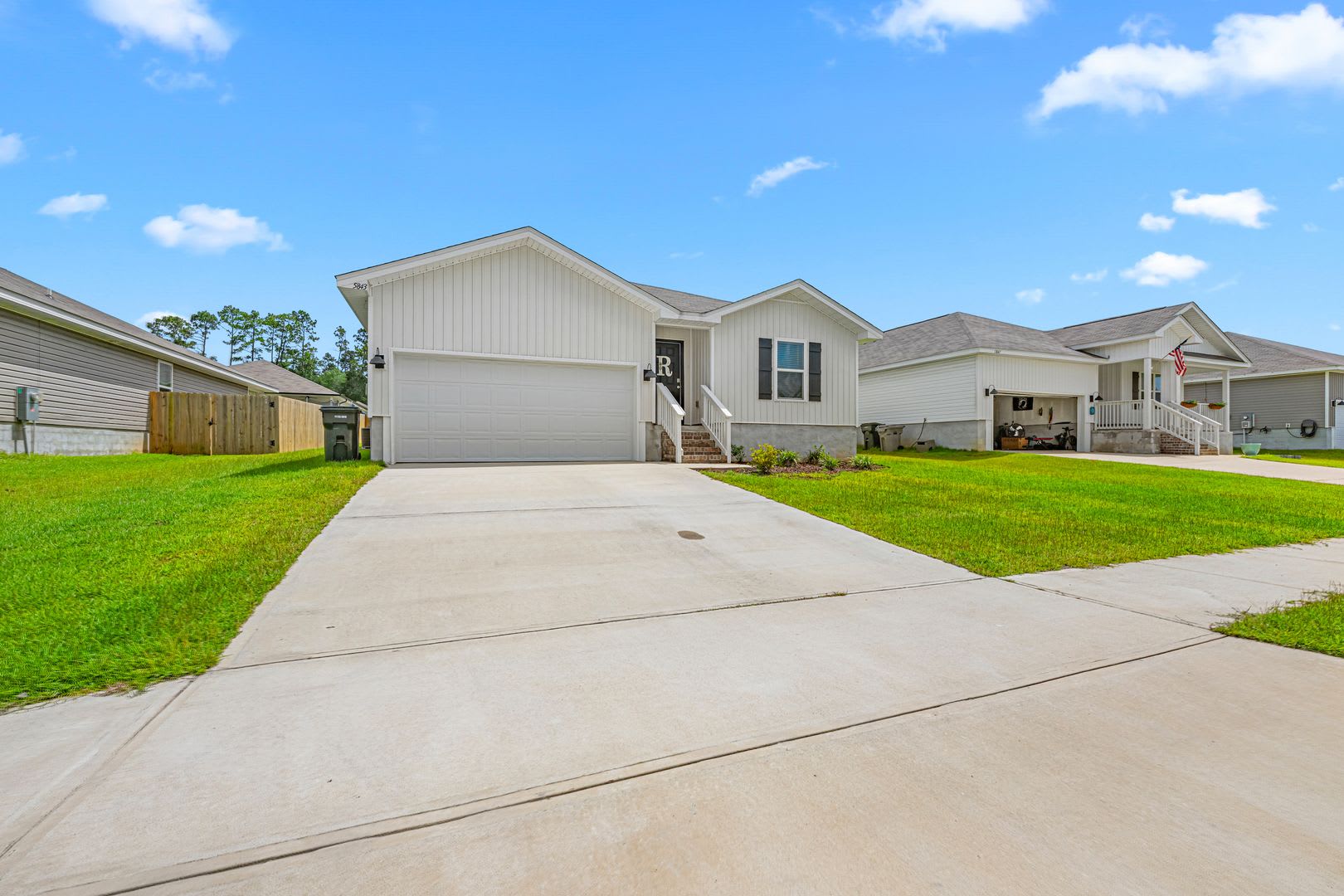 Four bedroom, 2023 built home in pristine condition! – photo 1