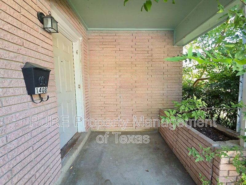 1408 Glencrest Dr – photo 2