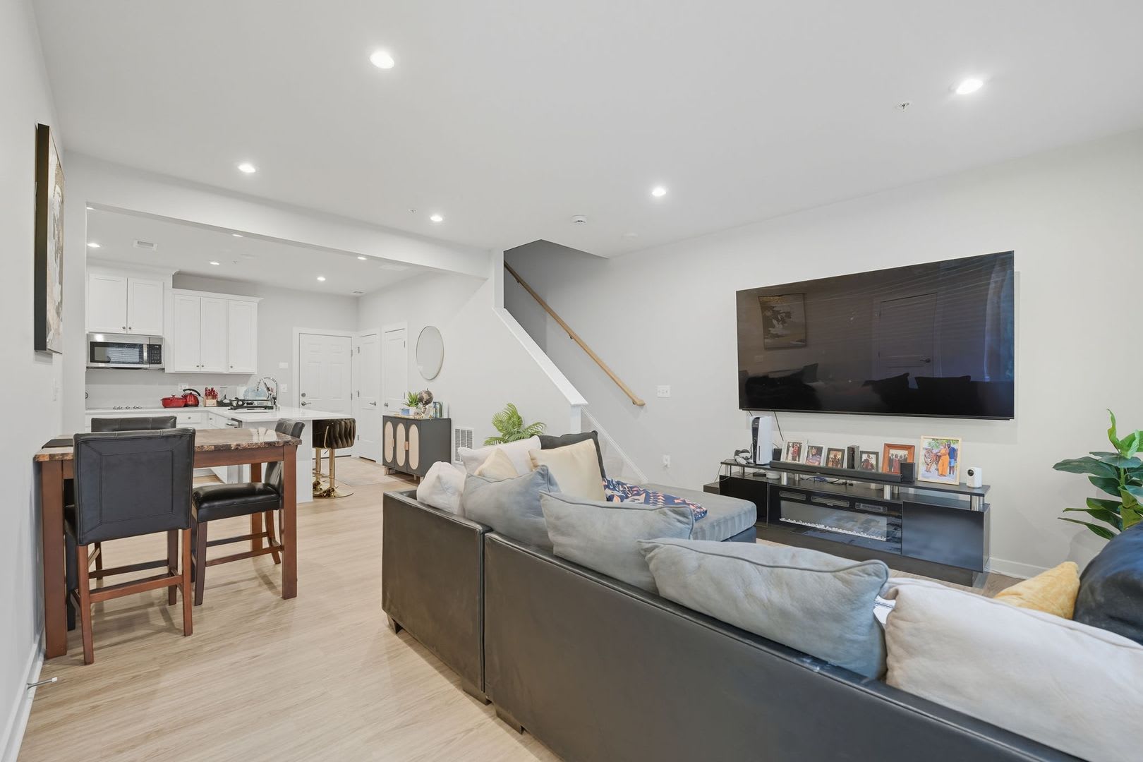 707 Thomas Ln #A – photo 4