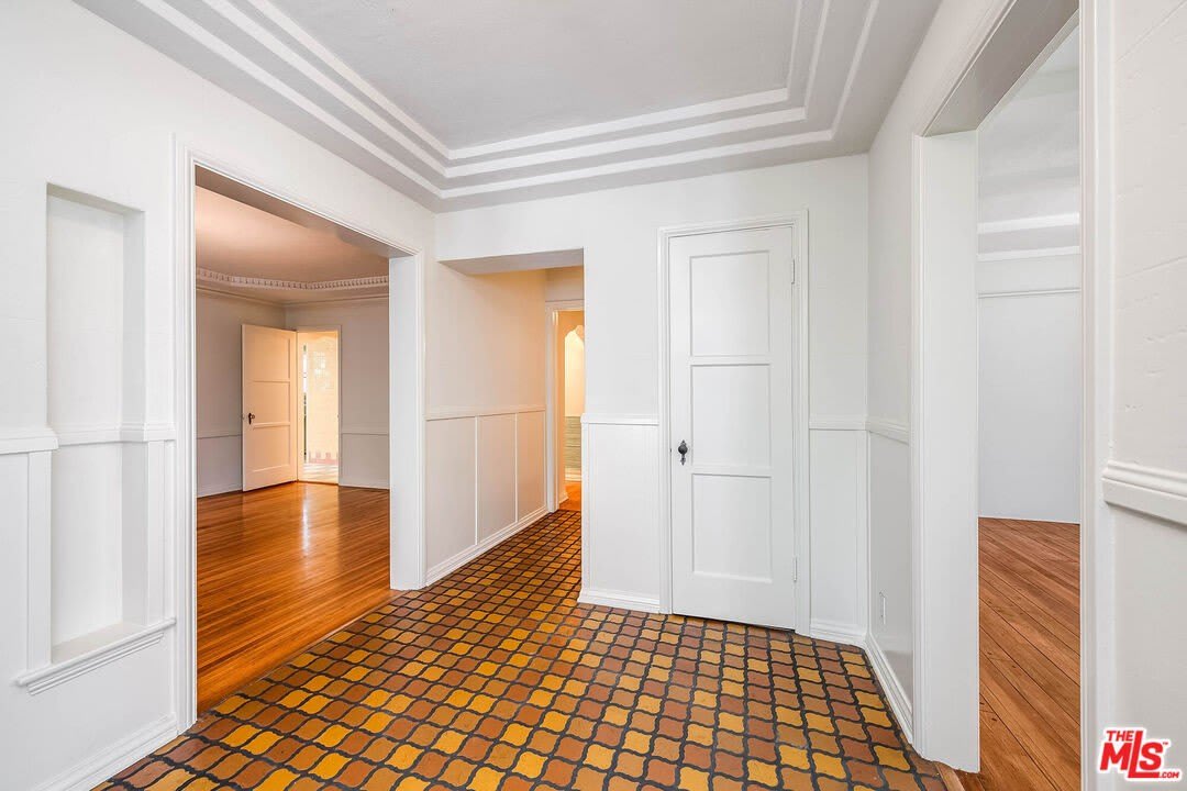 1064 S Ogden Dr – photo 4